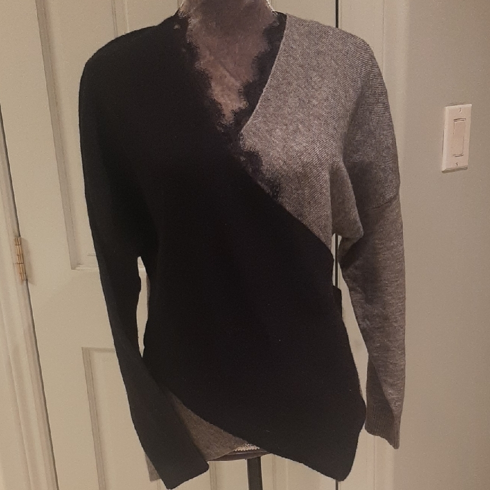 NWT❤MADE WITH❤ V-Neck CROSSOVER Sweater Black/Gray COLOURBLOCK With Lace Size M